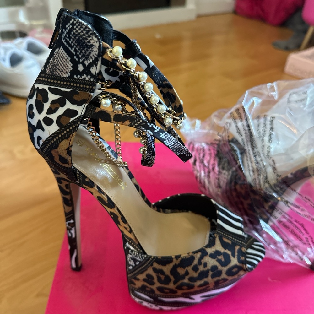 Shoe Dazzle Animal Print Heels with Gold Chains